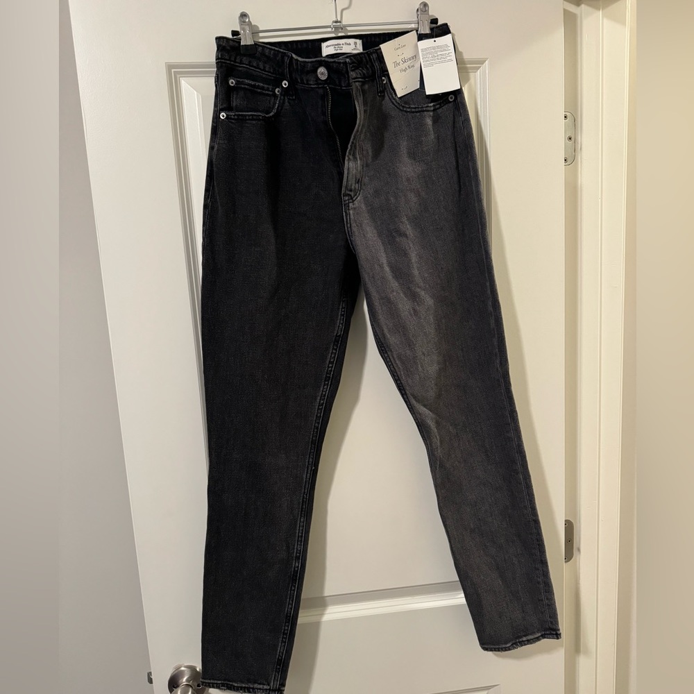 Abercrombie and Faith Curve Love High Rise The Skinny-(vintage like fit)